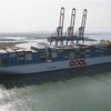 Суперконтейнеровоз M/V OOCL SPAIN входит в порт Гемалинк (кластер портов Каймеп - Тхивай, город Фуми, провинция Бариа-Вунгтау). (Фото: ВИА)