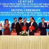 Представители профильных ведомств провинции Намдинь и руководители Quanta Group подписали соглашение о крупномасштабном проекте по производству компьютеров в индустриальном парке Митхуан. (Фото: ВИА)
