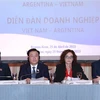 Председатель Национального собрания Выонг Динь Хюэ принял участие в Вьетнамско-аргентинском бизнес-форуме. (Фото: ВИА)