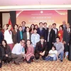 Председатель НС Выонг Динь Хюэ встретился с вьетнамской общиной в Аргентине. (Фото: ВИА)