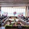 Премьер-министр Фам Минь Тьинь принимает участие в диалоге между лидерами стран АСЕАН и Целевой группой высокого уровня по видению сообщества АСЕАН на период после 2025 года. (Фото: ВИA)