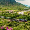 Железнодорожная линия Север-Юг во Вьетнаме лидирует среди 8 самых красивых железных дорог мира. (Фото: LONELY PLANET)