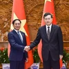 Министр иностранных дел Буй Тхань Шон (слева) встречается со своим китайским коллегой Цинь Ганем в Пекине 25 июня (Фото: ВИА)