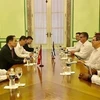 Вьетнамская делегация встречается с министром иностранных дел Кубы Бруно Родригесом во время своего визита на Кубу. (Фото: ВИA)