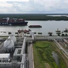 Терминал СПГ Тхивай может принимать газовоз грузоподъемностью до 100.000 тонн, с резервуаром объемом 180.000 м3 и системой трубопроводов протяженностью 6 км. Пропускная способность на 1 этапе проекта составляет 1 млн тонн СПГ/год. (Фото: ВИА)