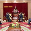 Встреча секретаря партийного комитета Дананга Нгуен Ван Куанга и посла Китая во Вьетнаме Хун Бо 20 июля. (Фото: ВИА)
