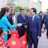 Президент Во Ван Тхыонг встретился с сотрудниками посольства и представителями вьетнамской общины в Италии. (Фото: ВИА)