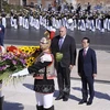 Президент Во Ван Тхыонг возложил цветы к монументу Алтарь Отечества в Риме (Италия). (Фото: ВИА)