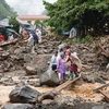Дома и постройки в районе Мукангчай были повреждены и разрушены в результате наводнения. (Фото: ВИА)