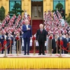Генеральный секретарь партии Нгуен Фу Чонг и президент Джо Байден на церемонии приветствия (Фото: ВИA)