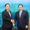 Премьер-министр Фам Минь Тьинь принял министра планирования и инвестиций Лаоса Кхамчена Вонгфоси. (Фото: ВИА)