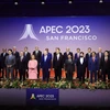 Президент Во Ван Тхыонг (второй ряд, четвертый справа) и другие лидеры на Неделе лидеров экономик АТЭС 2023 в Сан-Франциско (Фото: ВИA)