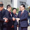 Председатель Национального собрания Выонг Динь Хюэ прибыл во Вьентьян 4 декабря. (Фото: ВИA)