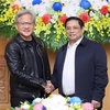 Премьер-министр Фам Минь Тьинь и председатель, генеральный директор компании Nvidia. (Фото: ВИA)