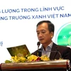 Чинь Куок Ву, заместитель директора Департамента энергоэффективности и устойчивого развития Минпромторга выступает на семинаре. (Фото: ВИA)