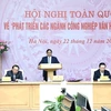 Премьер-министр Фам Минь Тьинь выступает на телеконференции, посвященной развитию индустрии культуры, 22 декабря. (Фото: ВИA)