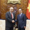 Президент Во Ван Тхыонг и посол Перу Аугусто Морелли. (Фото: ВИA)