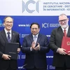 ICI Bucharest и Национальный институт цифровых технологий и цифровой трансформации Вьетнама обмениваются меморандумом о взаимопонимании по сотрудничеству в присутствии премьер-министра Фам Минь Тьиня. (Фото: ВИA)