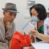 Предоставление бесплатных лекарств ветерану войны в провинции Бакжанг (Фото: ВИA)