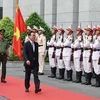 Президент Во Ван Тхыонг посетил полицию Хошимина. (Фото: ВИA)