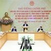 Премьер-министр Фам Минь Тьинь (стоит) выступает на рабочем совещании с Комиссией по управлению государственным капиталом на предприятиях (CMSC) и 19 группами и корпорациями, находящимися под управлением комиссии, 5 февраля. (Фото: ВИA)