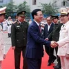 Президент Во Ван Тхыонг и руководители Командования гвардии. (Фото: ВИA) 