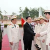 Председатель НС Выонг Динь Хюэ навестил Силы общественной безопасности провинции Нгеан и поздравил их с Тэтом. (Фото: ВИA)
