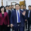 Председатель НС Выонг Динь Хюэ посещает Министерство здравоохранения 20 февраля. (Фото: ВИA)