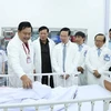 Президент Во Ван Тхыонг посещает детскую больницу №1 в Хошимине. (Фото: ВИA)