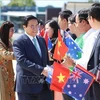 Премьер-министр Фам Минь Тьинь и его супруга попрощаются с представителями вьетнамской диаспоры в Австралии перед отъездом из Канберры с официальным визитом в Новую Зеландию 9 марта. (Фото: ВИA) 