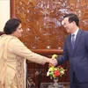 Президент Во Ван Тхыонг (справа) и посол Пакистана Самина Мехтаб на встрече в Ханое 12 марта (Фото: ВИA)