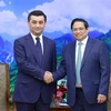 Премьер-министр Фам Минь Тьинь (справа) и министр иностранных дел Узбекистана Бахтиёр Саидов на встрече в Ханое 18 марта. (Фото: ВИA)