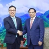 Премьер-министр Фам Минь Тьинь (справа) и посол РК Чхве Ён Сэм (Фото: ВИA)