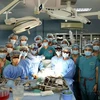 Команда хирургов военного госпиталя №103 успешно провела первую операцию по пересадке легкого от живого донора 21 февраля 2017 года. (Фото: ВИА)