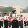 Ученики и студенты исполняют тайские танцы. (Фото: ВИА) 