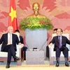 越南国会主席阮生雄会见欧盟驻越代表团团长法兰兹•叶森（图片来源：越通社）