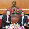 越南祖国阵线中央委员会主席会见德国基督教民主联盟的议会领袖沃尔科·考德尔