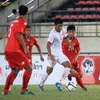 越南球员与缅甸球员在比赛中拼抢（图片来源于网络）