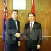 越南公安部部长陈大光和澳大利亚联邦警察局局长安德鲁·科尔文（图片来源：越通社）