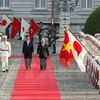 越共中央总书记阮富仲与日本首相安倍晋三。