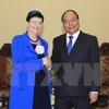 越南政府副总理阮春福与英国知识产权大臣娜薇尔·露芙