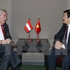 越南国家主席张晋创（右）与奥地利总统海因茨·菲舍尔（左）（图片来源：越通社）
