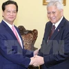 越南政府总理阮晋勇会见菲律宾外交部长艾伯特·德尔·罗萨里奥