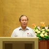越南国会法律委员会主任潘忠理作国会常委会关于解答、吸收、整理《民事法》（修正案）草案的报告。