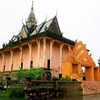 位于距离薄寮市约10公理处，献干寺（Xiêm Cán）是南部地区最大、最璀璨的高棉族寺庙之一