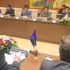 越南国会对外委员会主任与欧洲议会欧洲——东南亚和东盟友好议员小组代表团举行会谈。 （图片来源：越通社）