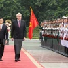 越南国家主席张晋创与冰岛共和国总统格里姆松