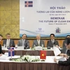 冰岛总统格里姆松和越南政府副总理黄忠海共同出席研讨会。