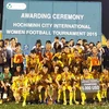 胡志明市女子球队夺得胡志明市国际女子足球公开赛的冠军（图片来源：体育报）