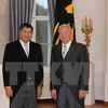 附图：越南驻德国大使段春兴（左）与德国总统约阿希姆·高克（右）（图片来源：越通社）